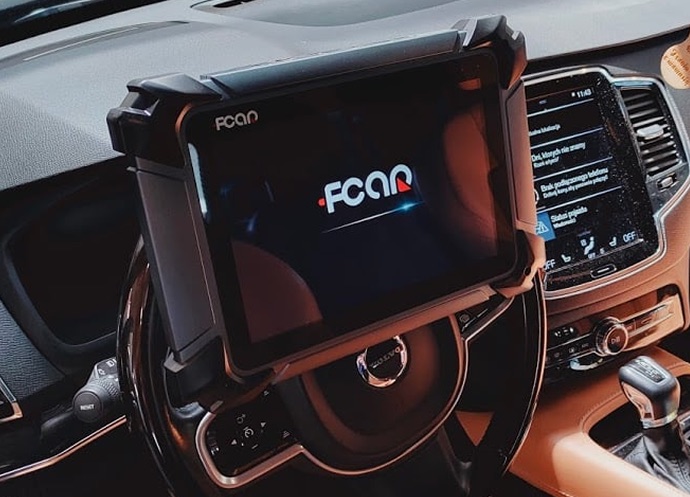 FCAR diagnostic device used in a vehicle